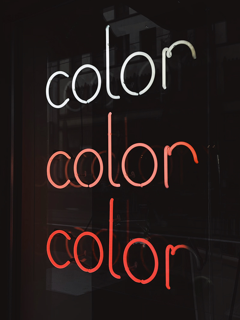 Affiche typographique "color" illustrant le pouvoir émotionnel des couleurs